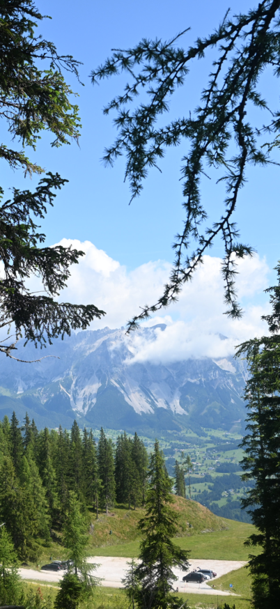 Aussicht von der Spiegelinas Lieblingsroute auf die umliegende Bergkulisse. | © Reiteralm Bergbahnen